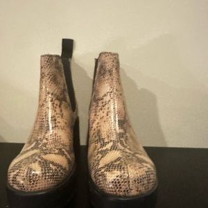 Animal print Chelsea boot